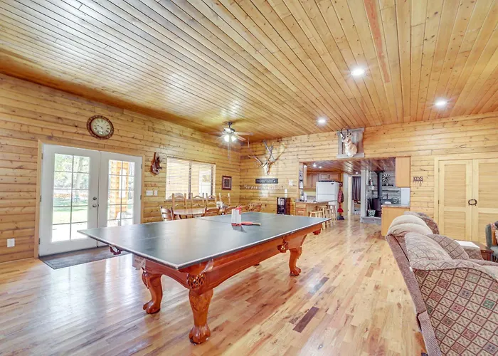 Holiday home Game Nights In Pine's Winter Woods: Cozy Pine