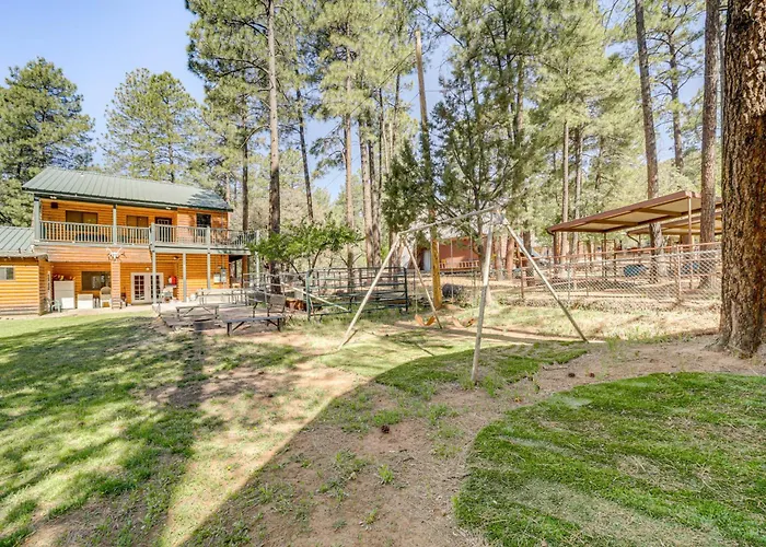 Game Nights In Pine's Winter Woods: Cozy Holiday home *